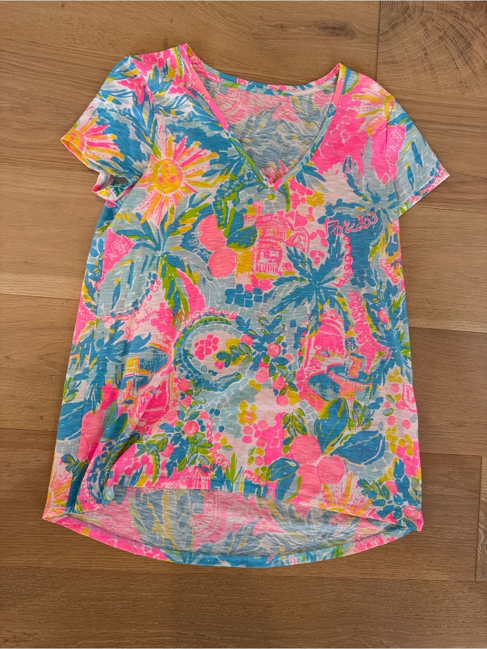 NWOT Lilly Pulitzer Women’s V-Neck Florida Print Short Sleeve Tee size s
